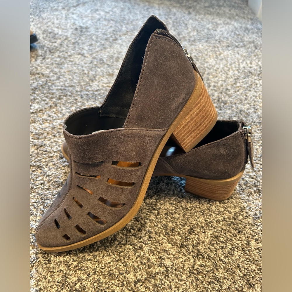 1. State charcoal grey suede cutout shoes size 8 perfect condition